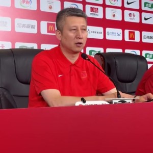 郭士强：余嘉豪的脚踝进行了个小手术 可能会缺席今夏前期的比赛
